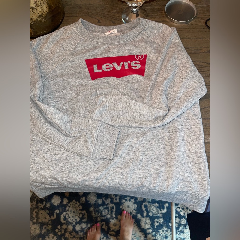 Levi’s crewneck